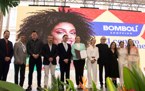 A la inauguración del centro comercial asistieron directivos de DK Management Services, autoridades e invitados especiales.