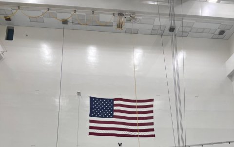 Trabajo. Este es el sitio donde trabaja. Cisneros forma parte del equipo que analiza y protege la información que llega desde misiones de la NASA en el sistema solar.