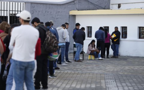 Este 7 de noviembre, decenas de personas aguardaban para canjear la entrada en el Olímpico Atahualpa.