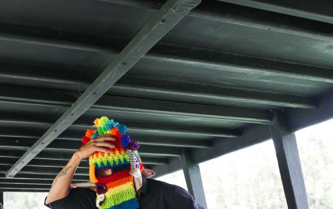 En los tours acuáticos realizan bailes tradicionales para conocer la cultura local.