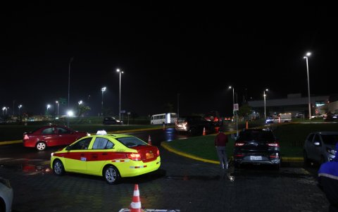 La gasolinera del sector se ha convertido en el punto más seguro para estacionar, pero cuando se llena, los robos se registran en los alrededores.