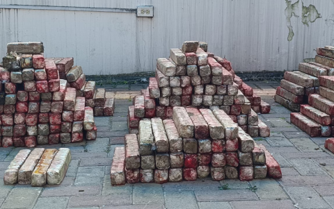 El cargamento estaba escondido en estructuras metálicas.