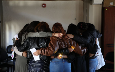 Referencial. De TikTok a la vida real: “Y aún así me quedé” trae diálogo sobre amor sano y señales de alerta.