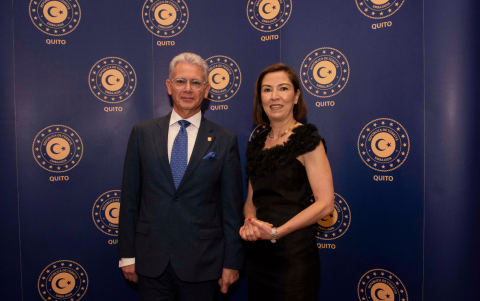 El vicecanciller Carlos Játiva y la embajadora  Basak Yalçin.