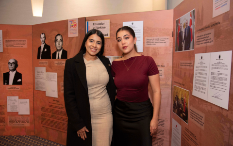 Nicole Solórzano y María Paula Yánez.