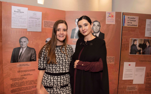 Emilia Cisneros y Mariuxi Calderón.