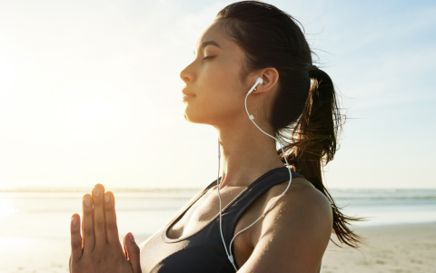 Escribir tus intenciones fortalece la conexión con la energía del universo.