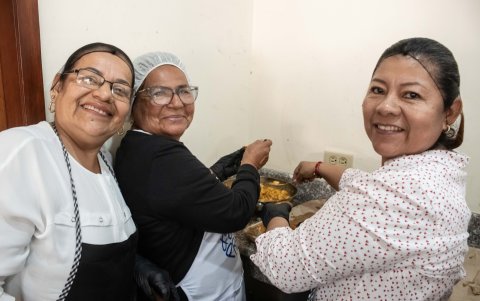 El cierre del programa incluyó una degustación de corviches tradicionales, símbolo de la riqueza culinaria de El Morro y del valor de preservar la cultura a través del sabor.