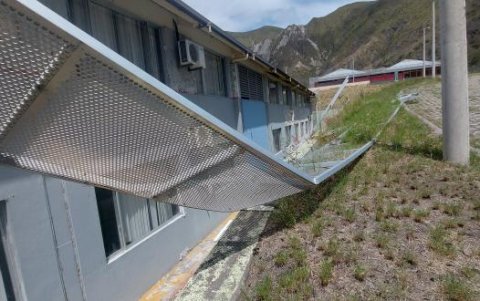 Existen estructuras que han colapsado y permanecen tal cual, sin ninguna atención.