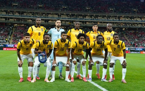 La selección ecuatoriana de fútbol se forma previo a un partido amistoso ante México, disputado el 14 de octubre de 2025.