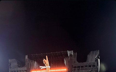 María Fernanda Vélez optó por un look completamente negro en el que destacaron sus botas altas.