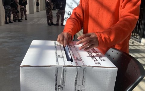 Las votaciones por la Consulta Popular 2025 arrancaron el 13 de noviembre en Ecuador con el voto de los presos.