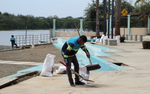 Personal del Municipio realiza limpiezas periódicas en el secotr.