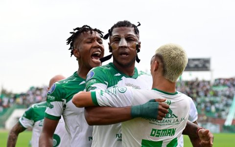 Liga de Portoviejo juega ante Guaranda su paso a las semifinales.