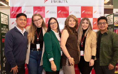 Jeferson Simbaña, Karen Alegría, María José Toro, Patricia Arpi, Gabriela Campaña y Guillermo Flores.