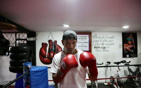 Además del combate estelar entre Bone y Flores, la programación contará con 10 peleas profesionales y el mismo número de amateurs.