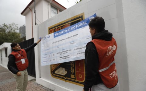 Personal técnico del CNE colocó la señalética y adecuó las Juntas Receptoras del Voto.