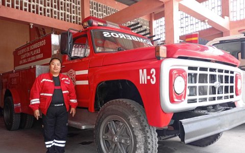 Los bomberos de Playas han sufrido varias dificultades.