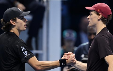 Jannik Sinner se impuso 7-5 y 6-2 al australiano Álex de Miñaur.