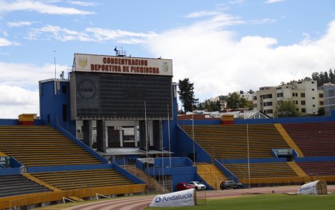 El antiguo marcador electrónico lleva mucho tiempo sin ser utilizado en el estadio Atahualpa.