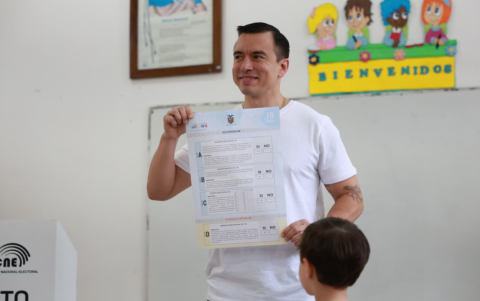 El presidente Daniel Noboa ejerció su derecho al voto en Santa Elena.