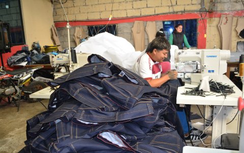 TUNGURAHUA. LA CONFECCION DE CADA PRENDA EMPIEZA EN LOS TALLERES DESDE TEMPRANAS HORAS DEL DIA.
AG-EXTERNO