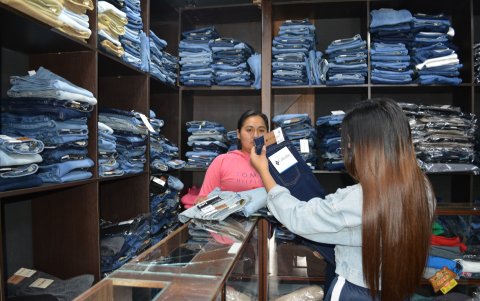 CRISTINA GARZÓN TIENE SU LOCAL, DUBAGA, EN EL TAMBO Y POR MÁS DE 18 AÑOS TRABAJA CON EL JEAN JUNTO A SU ESPOSO.