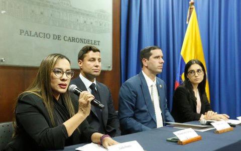 Rovira es un ejemplo del reciclaje: ingresó al gobierno como ministra del MIES, pasó por la Gobernación de Guayas y el Ministerio de Gobierno y ahora regresa al nuevo Ministerio de Desarrollo Humano.
