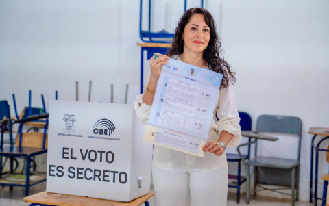 Luisa González ejerció su derecho al voto en Manabí.