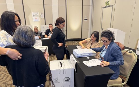El recinto de Miami abrió sus puertas para que más de 10.000 ecuatorianos ejerzan su voto.