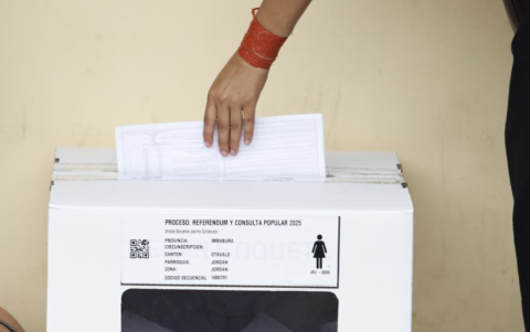 Las elecciones se llevan con calma en Otavalo.