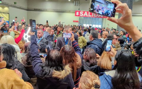 Un grupo de migrantes protagonizó un altercado en el recinto electoral de Madrid tras la entrevista de la embajadora de Ecuador; la Policía española intervino para dispersar a simpatizantes que intercambiaban gritos de “Fuera Noboa” y “Todo sí”.