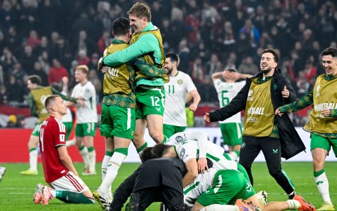 Troy Parrott anotó un triplete y le dio la victoria a Irlanda contra Hungría.