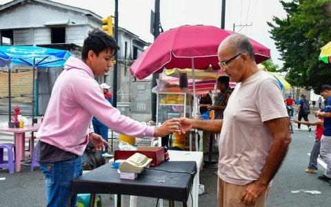 El comercio se dinamizaba a exteriores de los recintos.