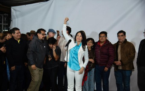 La presidenta de la Revolución Ciudadana dio declaraciones sobre los resultados preliminares de la consulta 2025.