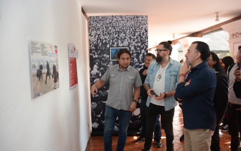 Previo a revelar la agenda del Quitofest 2025, el alcalde y los organizadores recorrieron una muestra fotográfica que repasa 22 años del festival.