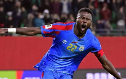 Chancel Mbemba anotó el penal definitivo para clasificar a la RD Congo al repechaje de la Copa del Mundo.