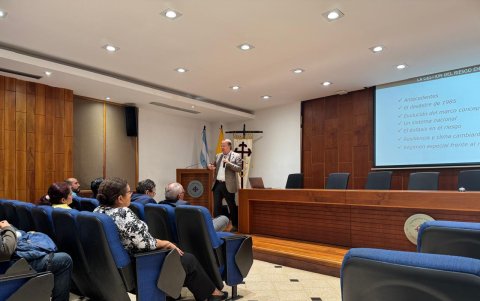 Cardona, autoridad mundial en sismo resistencia, señala que el riesgo se gestiona antes del desastre y no durante la emergencia.