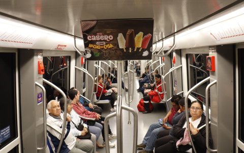 En el metro se generan ingresos por publicidad en trenes y estaciones. Hasta fin de año se estima recaudar $ 550.000.