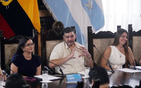 En mayo de 2025, el Concejo, presidido por Aquiles Álvarez, decidió que la Vicealcaldía de Guayaquil sea para Coronel.