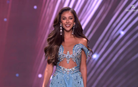 Nadia Mejía lució un vestido celeste en la competencia de gala de la preliminar en el Miss Universo 2025.