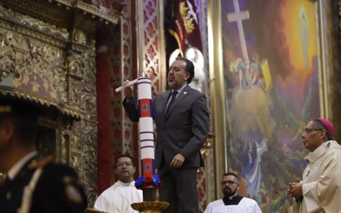 Fiestas.  La Iglesia de La Merced volvió a llenarse de fe con el tradicional Te Deum. Con este evento religioso se dio inicio a las Fiestas de Quito.