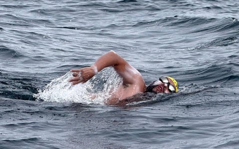 Flores durante la exigente travesía en las frías aguas del lago Titicaca.