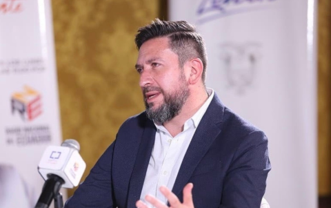 Álvaro Rosero da un paso al costado y renuncia al Ministerio de Gobierno tras su polémica designación