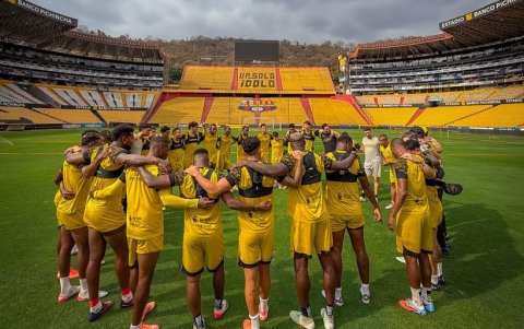Barcelona SC realiza una práctica en el estadio Monumental.