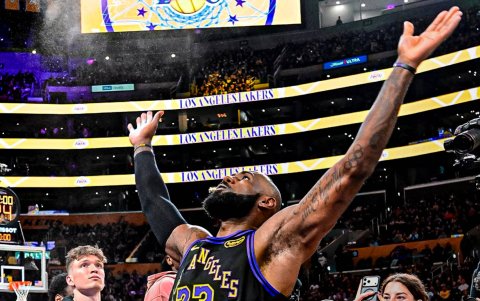 LeBron James demostró su gran nivel siendo uno de los líderes de los Lakers.