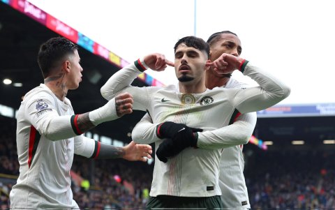 Pedro Neto anotó en el triunfo de Chelsea ante Burnley en Premier League.