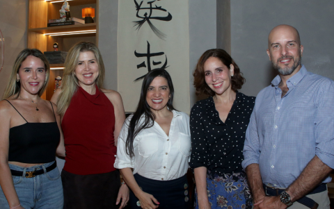 Jhoanna Henriques, Mónica Montgomery, Erika Cajas, Verónica Luque y Eduardo Amador.