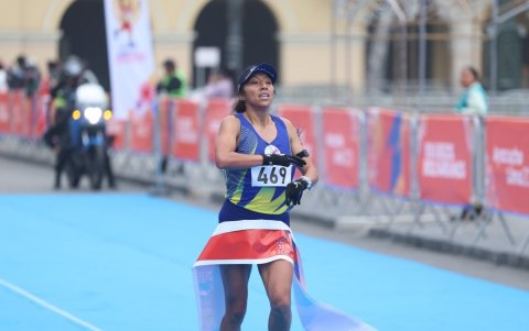 Silvia Ortiz, maratonista ecuatoriana que ganó el oro en los Juegos Bolivarianos 2025.