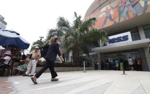 La UNE Guayas presentó al denuncia en la Caja el Seguro, en Guayaquil.